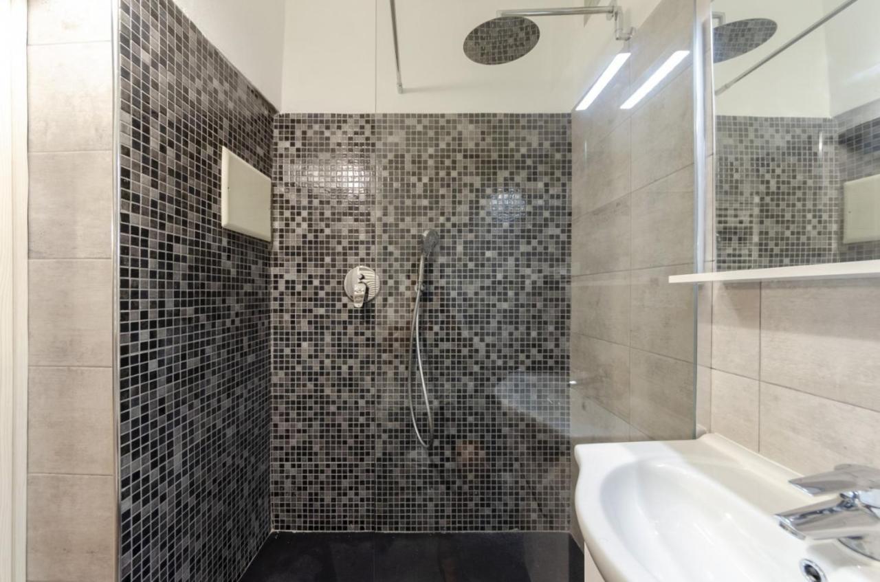 Joivy Warm Family Flat For 9, Near Porto Antico Apartment Genoa Exterior photo